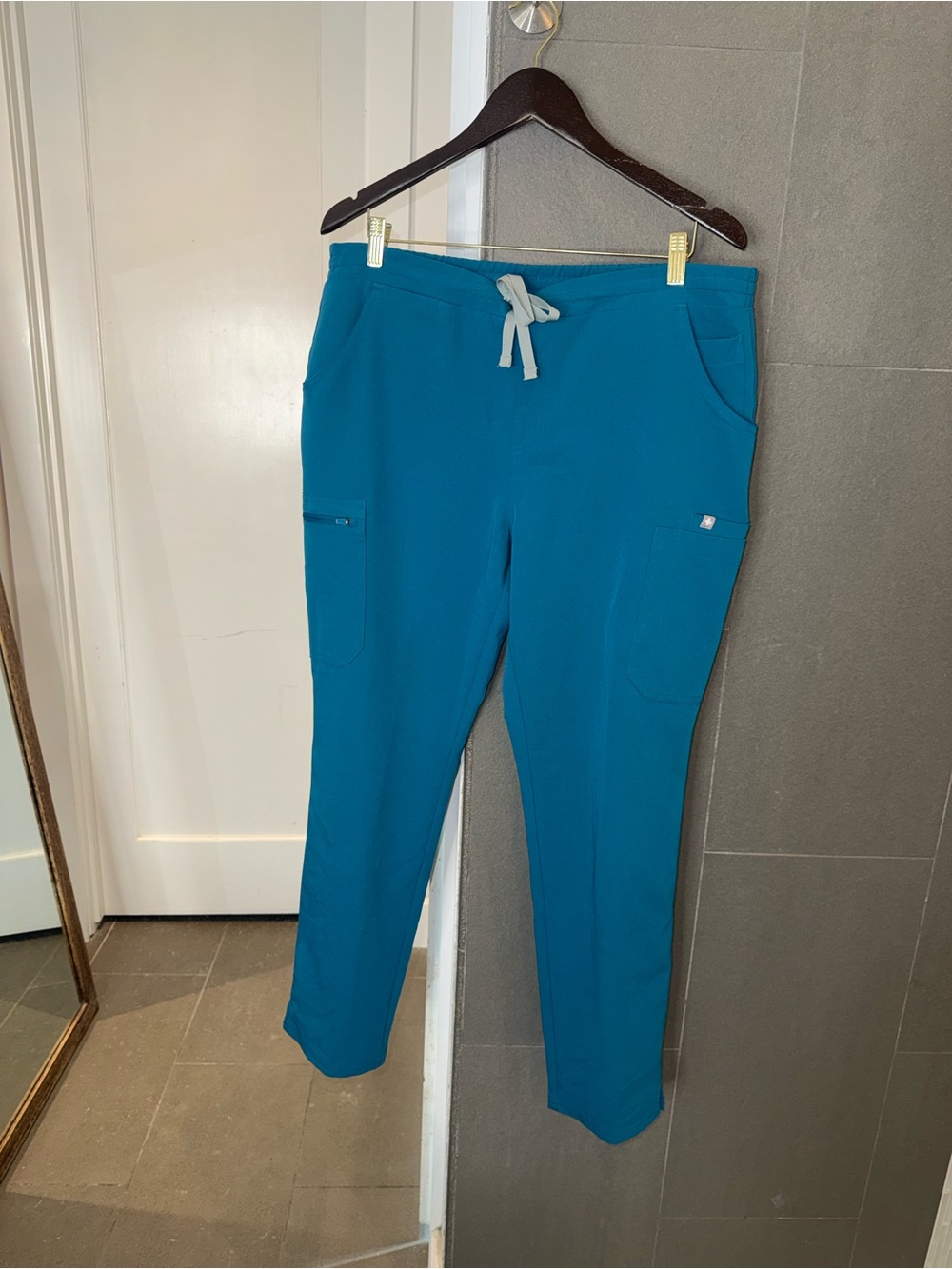 FIGS Women’s Yola Skinny Scrub Pants Caribbean Blue Teal Size Large